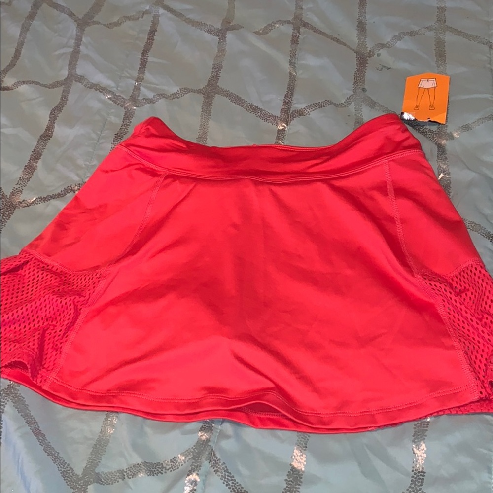 Skort!
